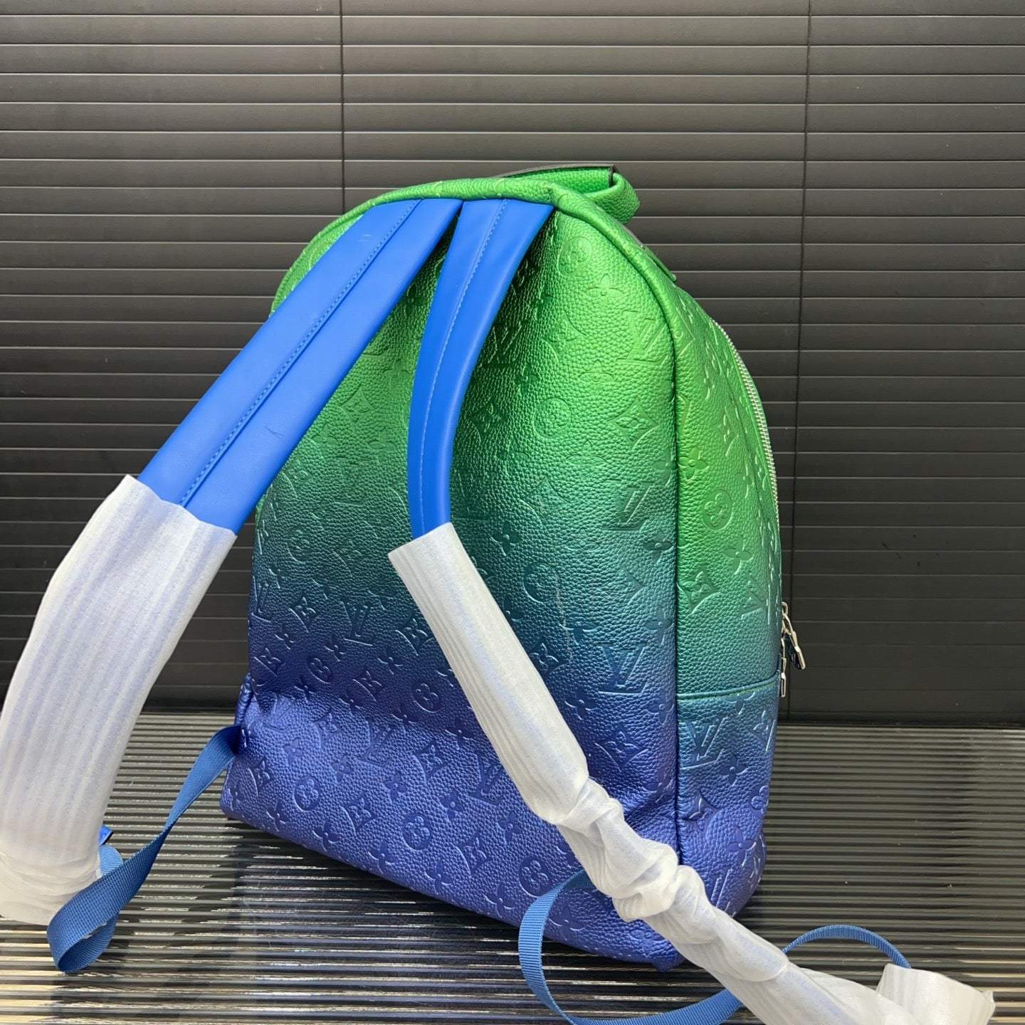 【ルイヴィトン】◆ネオングラデーション|定番でありながら新しい感覚を演出♪春季限定、在庫残りわずか!