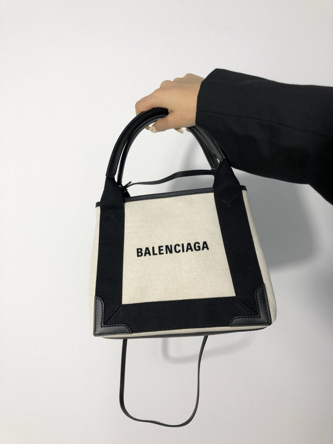 【バレンシアガ】人気商品  NAVY カバス(送料無料)